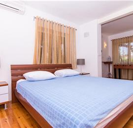 5 Bedroom Villa with Pool on Ciovo near Trogir sleeps 10-14